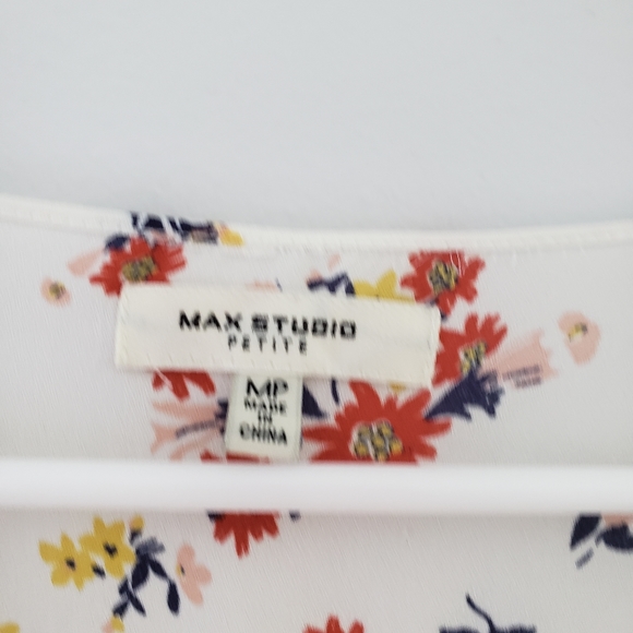 Max Studio, flutter sleeve, deep V neck, size MP - Picture 5 of 5